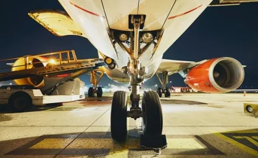 Қостанай әуежайында әуеге көтерілген ұшақтың шассиі өртенді