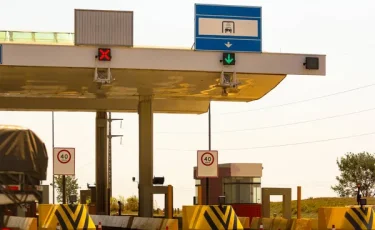 Опасный вираж: нетрезвый водитель протаранил шлагбаум на республиканской трассе