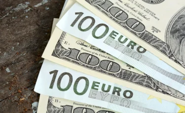 Курс евро и доллара в обменниках Астаны и Алматы 23 октября 2025