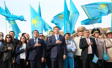 В Алматы в честь Дня Республики состоялась церемония поднятия Государственного флага