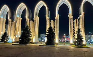 Сәулеттік жарықтандыру: Бостандық ауданы кешкі уақытта самаладай жарқырай түсті