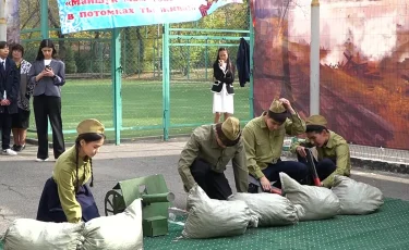 Память о Маншук: в школе, где когда-то училась легендарная пулеметчица, вспомнили о её подвигах