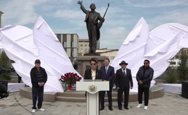 Нұрғиса Тілендиев-100: Өтеген Батыр ауылында тұлғаның ескерткіші бой көтерді