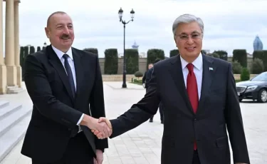 Президент посетит Азербайджан по приглашению Ильхама Алиева