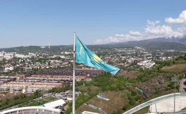 День Республики: культурные и общественные деятели поздравляют казахстанцев с праздником