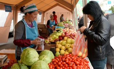 Азық-түлік бағасын тұрақтандыру: Алматыда ірі сауда желілерімен меморандумға қол қойылды