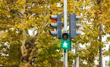 Ребенка, переходившего дорогу на «зеленый», сбили в Астане