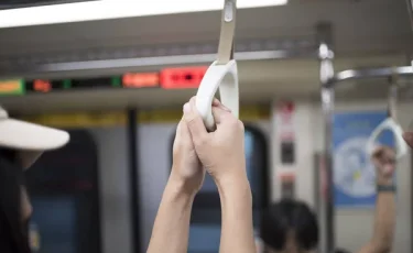 Пранк перешел границы: соцэксперимент казахстанской блогерши критикуют в Узбекистане