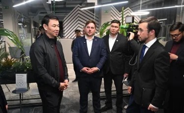 Алматы әкімі қаланың үздік өндірістік және IT алаңдарын аралады