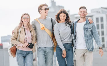 Почему взрослая дружба отличается от юношеской и как сохранить близость