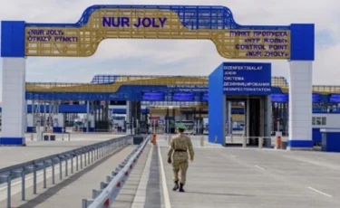 Пробка на казахстанско-китайской границе: что остановило транспорт