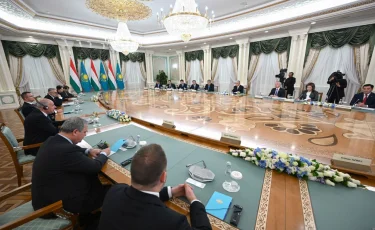 Президенты Казахстана и Венгрии провели переговоры в расширенном формате