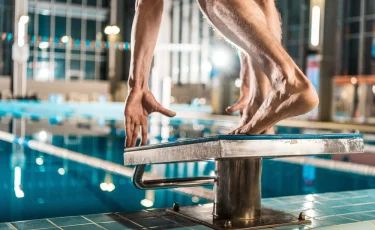 Блестящий результат: казахстанский пловец завоевал "золото" чемпионата Азии