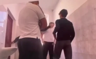 Қызылордада оқушыны қатарластары мектеп дәретханасында соққыға жыққан