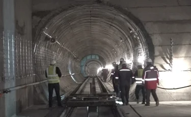 Алматинское метро: на новой станции «Калкаман» завершили укладку бесшумных рельсов