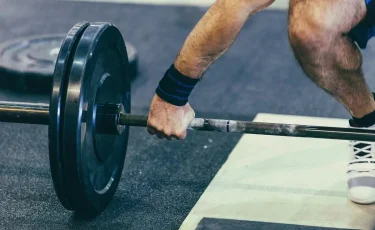 Блестящий результат: казахстанский тяжелоатлет завоевал три "золота" на Играх исламской солидарности