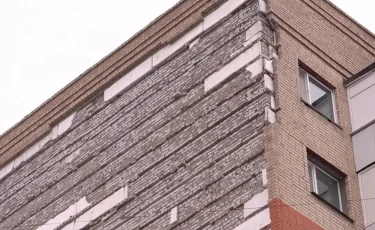 Обрушение облицовки дома в Астане: кто ответит за трагедию