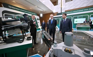 Мемлекет басшысы ауыл шаруашылығындағы цифрлық шешімдер көрмесін аралап көрді