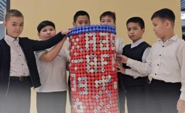 EcoBox: Семейде оқушылары пластик қақпақтарын қайта өңдеді