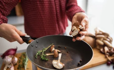 ИИ посоветовал: пенсионер отравился грибами и попал в больницу