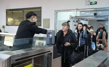 Более 150 000 человек: в порту Алашанькоу за первые три квартала резко вырос объём трансграничных перевозок