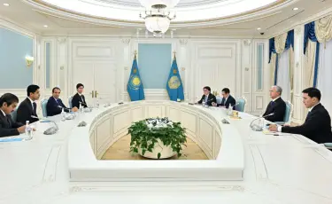 Глава государства встретился с руководителями Международной федерации падела