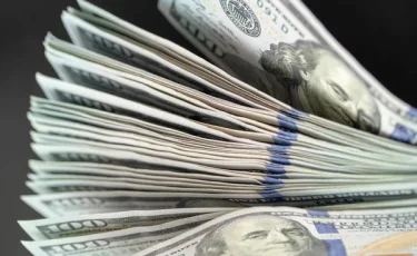 Ни вверх, ни вниз: что происходит с долларом в Казахстане