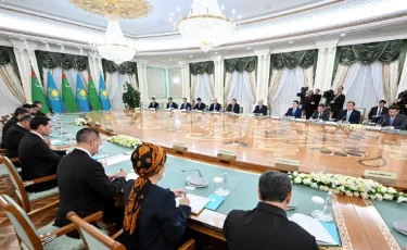 Глава государства и Президент Туркменистана провели переговоры в расширенном составе