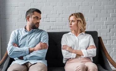 Доверяй, но проверяй: почему женщины постоянно контролируют мужчин