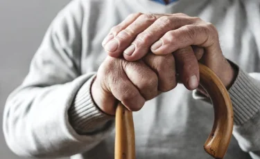 Анасының мәйітін 3 жыл бойы үйінде жасырып, зейнетақысын алған ер адам ұсталды