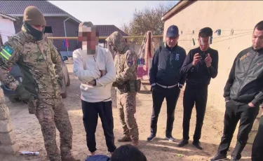 Атырау облысында мердігер мекеме өкілінен ақша бопсалаған блогер ұсталды