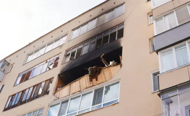 Пожар в Кокшетау: огонь с теплотрассы перекинулся на квартиры