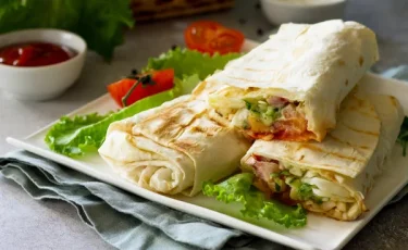 Более 50 детей отравились шаурмой в Бишкеке