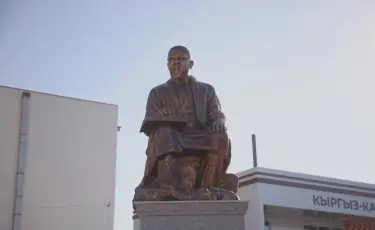 Улицу, памятник и музей Абая Кунанбаева открыли в кыргызском городе Ош