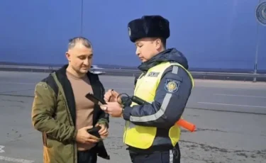 В Карагандинской области примерных водителей поощрили необычным способом (видео)