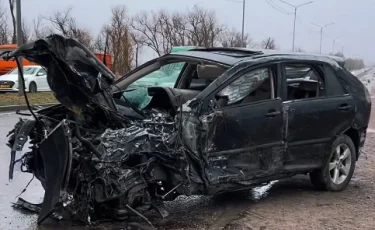 На трассе Алматы – Бишкек произошло тройное столкновение машин (видео)