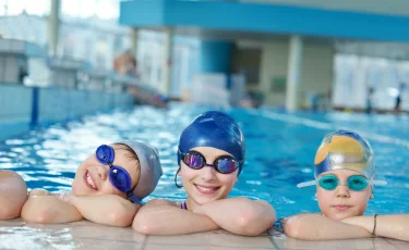 Плавание включат в школьную программу: пилотный проект стартует в Астане и Алматы в 2026 году