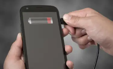 Только не ночью: когда лучше всего заряжать смартфон