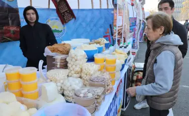 Свежие продукты и доступные цены: Алматы проводит еженедельные фермерские ярмарки
