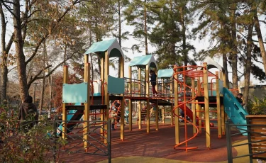 Алматының Медеу ауданында 60 аула жаңартылып жатыр