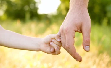 Разгадана главная тайна генетики: ученые выяснили, кто из родителей передает свой интеллект ребенку