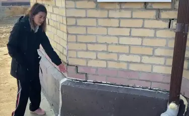 Жилье по госпрограмме: жители Атырау жалуются на из рук вон плохо построенные дома