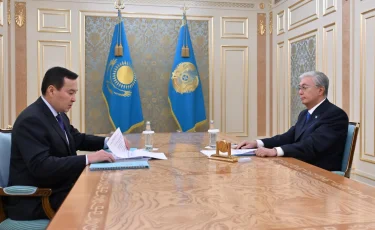 Президент встретился с председателем Высшей аудиторской палаты Алиханом Смаиловым