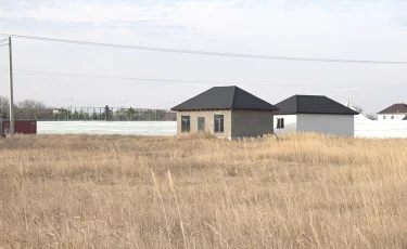 В центре земельного скандала: в Конаеве люди могут остаться без земли, домов и денег