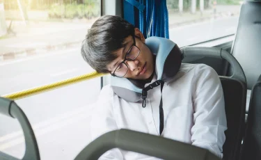 Дорога на работу: почему полезно дремать в общественном транспорте