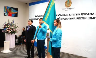 Ербол Мырзабосынов вручил флаг национальной сборной перед Сурдлимпийскими играми