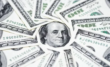 Аккуратный прирост: что происходит с долларом в Казахстане