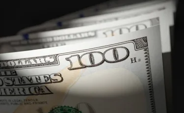 А он всё ниже: что происходит с долларом в Казахстане