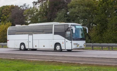 Пассажирский автобус упал в реку: погибли более десяти человек