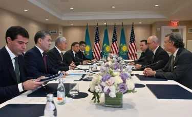 Қасым-Жомарт Тоқаев John Deere компаниясының ТМД және Орталық Азия елдері бойынша президенті Чабо Лейкомен кездесті